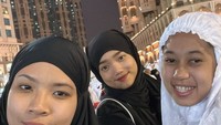 Ida Wida berangkat bareng Fuji dan Thariq Halilintar, serta influencer lainnya seperti Keanu dan Fadil Jaidi menunaikan ibadah umrah. Foto: Dok. Instagram @fuji_an.