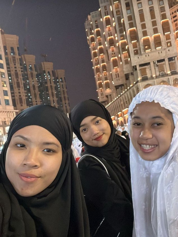 Gaya Fujianti Utami Putri pakai hijab syar'i. Gaya Fujianti Utami Putri pakai hijab syar'i.