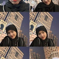 Fuji merasa terharu dan mengunggah foto selfie saat berada di Tanah Suci dengan berbagai sisi. Mulai dari duck face, tersenyum dan fierce. Fuji terlihat memakai pashmina dan busana serba hitam.  Foto: Dok. Instagram @fuji_an.