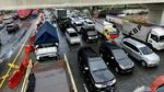 Jalan Ahmad Yani Kota Bekasi Macet Imbas Pohon Tumbang