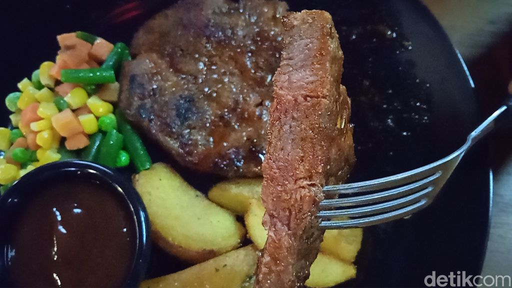 Good People Steakhouse: Empuk Juicy Steak Daging Meltique Rp 60 Ribuan yang Viral di Bogor