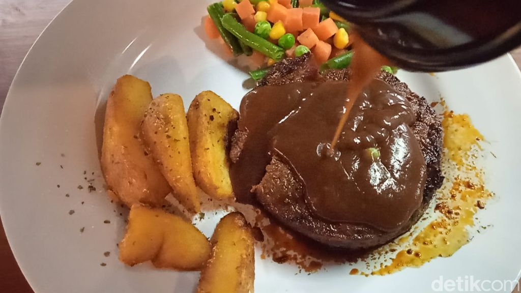 Good People Steakhouse: Empuk Juicy Steak Daging Meltique Rp 60 Ribuan yang Viral di Bogor