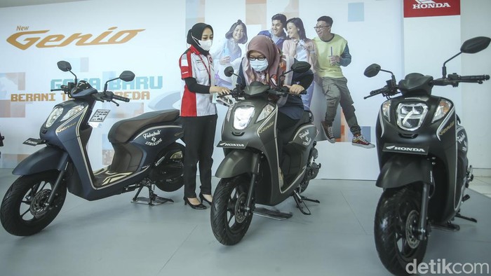 Honda Genio Tampil Dengan Gaya Baru Honda Genio terbaru telah resmi meluncur. Skutik andalan Honda di kelas entry level itu kini lebih stylish dan punya fitur baru. Rabu, 23/3/2022.