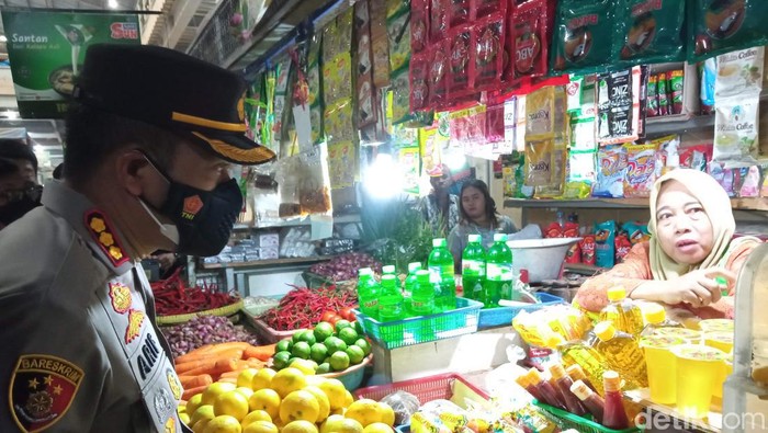 Kapolresta Cirebon, Kombes Pol Arif Budiman sidak ketersediaan minyak goreng