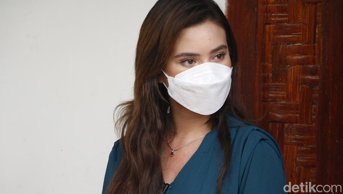Artis Karen Nijsen nginap di Sarhunta Mandalika