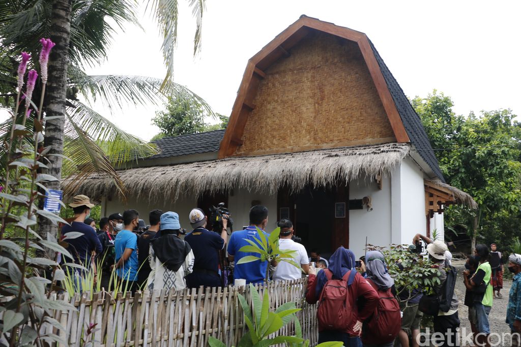 Artis Karen Nijsen nginap di Sarhunta Mandalika