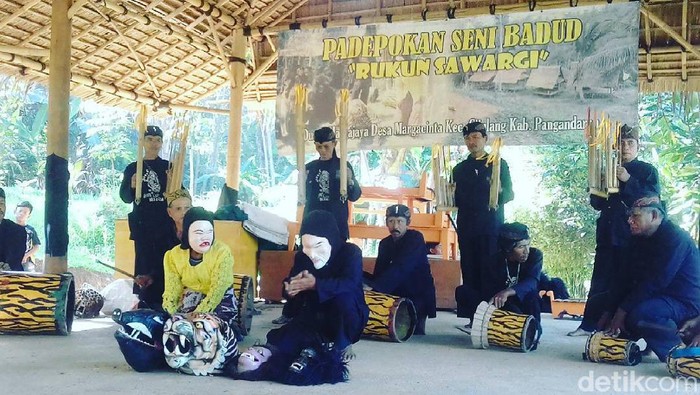 Kesenian badud di Pangandaran.