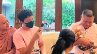 Dalam satu kesempatan, Aurel Hermansyah mengatakan sangat senang karena Raul Lemos datang berkunjung. Foto: Instagram