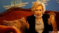 Sementara itu, serangan Rusia ke Ukraina yang berlangsung sejak 24 Februari 2022 lalu menjadi sorotan masyarakat dunia. Tak sedikit negara yang memberikan sanksi kepada Rusia atas aksinya menyerang Ukraina. Salah satu sanksi yang banyak diberikan oleh sejumlah negara merupakan sanksi ekonomi.