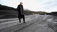 Co-chairman Stronghold Digital Mining, Bill Spence berada di PLTU batu bara, Cheswick, Pennsylvania. 