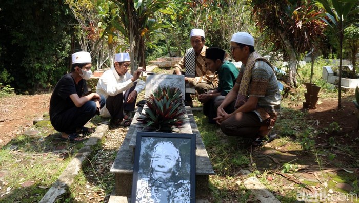 Makam Mak Erot.