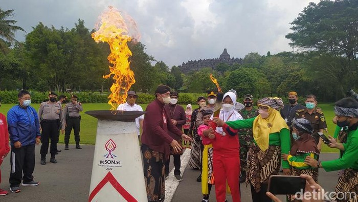 Obor Pesonas 2022 tiba di Candi Borobudur Magelang, Selasa (22/3/2022)