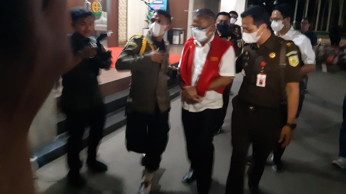 Penahanan tersangka kasus korupsi komputer UNBK (Foto: Bahtiar Rifai/Detikcom)