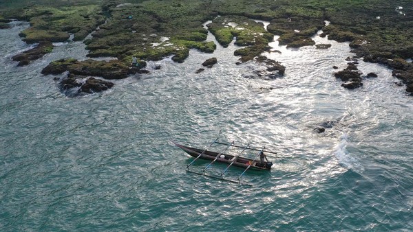 Pantai Sawar merupakan salah satu kekayaan alam Sarmi yang terkenal dengan Kota Ombak yang menjadi potensi pariwisata pantai.  Pantai Sawar merupakan salah satu kekayaan alam Sarmi yang terkenal dengan Kota Ombak yang menjadi potensi pariwisata pantai. Â