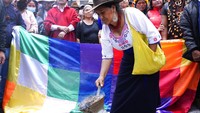 Warga Ekuador juga memperingati Hari Air Sedunia dengan gelar aksi teaterikal di Quito, Ekuador. (AP Photo/Dolores Ochoa).