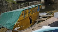 Datanglah ke Rio de Janeiro, ayo bantu kami, ayo berjalan di sepanjang Teluk Guanabara. ... Ini sederhana di sini di perahu kecilku, tapi seluruhnya terbuat dari bahan daur ulang. Ayo berenang di kolamku, airnya bersih, ayo Greta, bantu saya membersihkan Teluk Guanabara. Kata Bispo dari atas rumah apungnya.