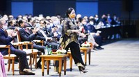 Di hadapan 115 negara parlemen seluruh dunia, Ketua DPR RI Puan Maharani berbusana hitam dengan aksen emas bermotif Gunungan Jawa di malam inagurasi sidang IPU ke 144 di Nusa Dua, Bali.