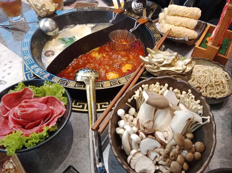 Tersengat Pedasnya Szechuan Mala Hot Pot di Restoran Ini
