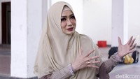 Ia pun tak menyangka jika akan mendapatkan tawaran berduet lagu religi. Pool/Noel/detikFoto