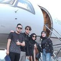 Beberapa selebriti pun pernah diajak untuk melihat dan merasakan terbang dengan private jet pasangan yang dijuluki Crazy Rich Malang itu antara lain Raffi Ahmad, Marshel Widianto, Keanu Agl, Sarwendah, hingga Lesti Kejora. Foto: Instagram @juragan_99