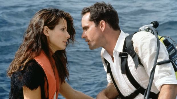 Cuplikan adegan Speed 2 (1997) yang dibintangi Sandra Bullock.