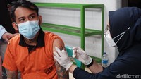 Dari total 519 orang, 328 divaksinasi dosis booster, 55 orang dosis kedua dan 50 orang dosis pertama.