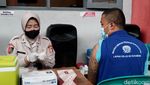 Takut Jarum Suntik, Begini Ekspresi Napi di Sukabumi Saat Divaksin