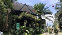 Selain ramai oleh rombongan keluarga maupun anak muda, Taman Budaya biasa menjadi titik kumpul para komunitas motor, sepeda atau kelompok hobi yang lain.