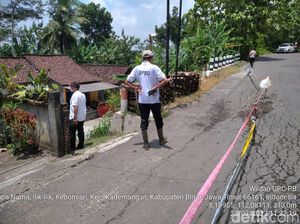 Awas! Tanah Gerak Jalan Penghubung 2 Kecamatan di Blitar Berpotensi Ambles