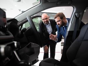 Penjualan Mobil di Rusia Ambyar: Harga Naik Tinggi, Dealer Kosong, Mobil China Untung