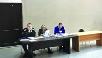 Hukuman 9 tahun penjara ini akan berjalan bersamaan dengan masa hukuman yang telah dijalani Navalny. Di mana, tahun lalu Navalny dijatuhi hukuman 2,5 tahun karena melanggar pembebasan bersyarat saat memulihkan diri dari serangan racun Novichok. Navalny menuduh serangan racun itu dilakukan Kremlin.