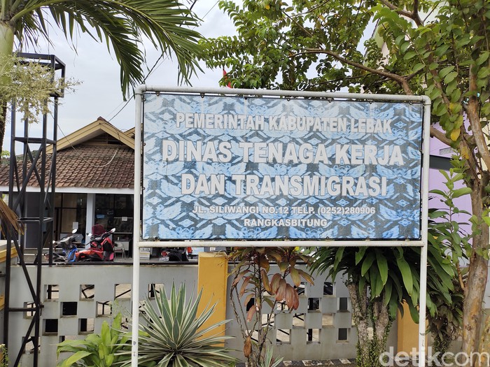 Upaya penyelundupan 25 orang calon pekerja migran Indonesia (PMI) asal Kabupaten Lebak, Banten, digagalkan Kemnaker dan BP2MI. Para calon PMI hendak diselundupkan ke Australia (Fathul R/detikcom)