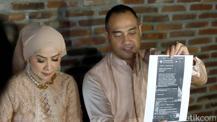 Venna Melinda dan Ferry Irawan saat ditemui di kawasan Ciputat.