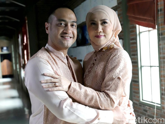 Venna Melinda dan Ferry Irawan saat ditemui di kawasan Ciputat.