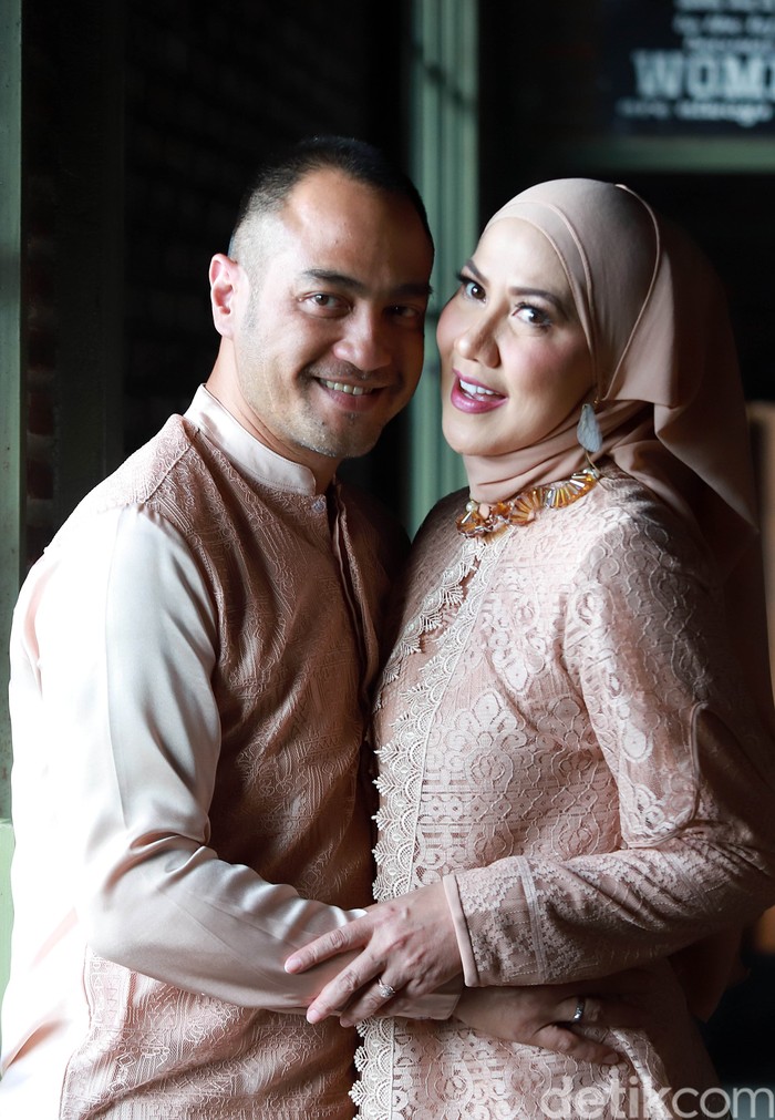Venna Melinda Venna Melinda dan Ferry Irawan saat ditemui di kawasan Ciputat.