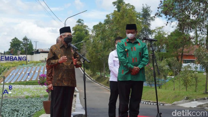 Wapres Maruf Amin (kiri).