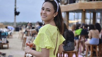 Angie Ang, Presenter Cantik MotoGP Mandalika Hobi Nongkrong di Kafe