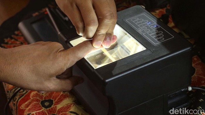Asyik! 92 Warga Panti Sosial di Cipayung Akan Dapat e-KTP Sebanyak 92 warga binaan Panti Sosial Bina Laras Harapan Sentosa 2 Budi Murni, Cipayung, Jakarta, melakukan perekaman e-KTP. Kegiatan ini untuk keperluan pelayanan kesehatan.