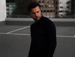 9 Foto Model Pria Bertubuh Kekar yang Dulunya Terlahir Sebagai Wanita