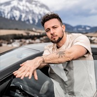 Sejak kecil, ia merasa terjebak di tubuh yang salah dan selalu berkeinginan untuk tampil sebagai model di cover majalah pria seperti Mens Health atau GQ. Foto: Instagram/@benjaminryanmelze