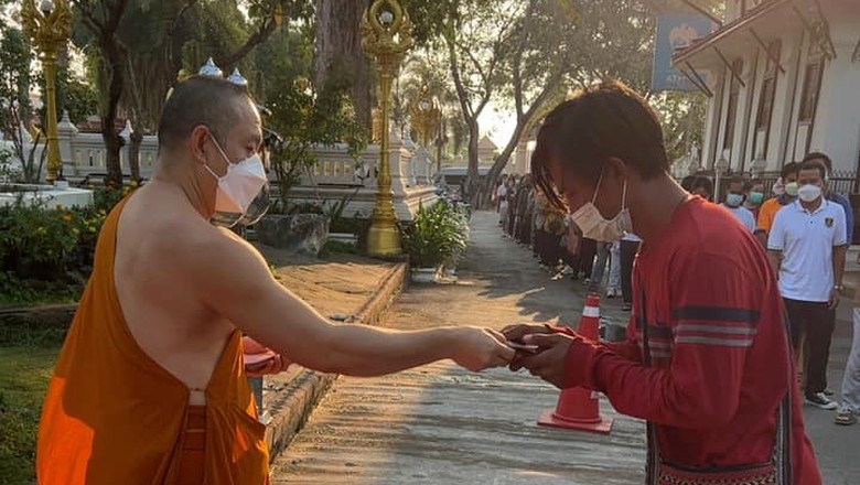 Biksu Thailand menang lotre Biksu Thailand menang lotre