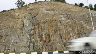 Ajaib, Ada Bukit Bisa Menangis!