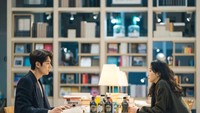 Di drama The King: Eternal Monarch, perpustakaan Hallim menjadi tempat pertemuan antara Lee Gon dan Jung Tae Ul yang diperankan oleh Lee Min Ho dan Kim Go Eun.Perpustakaan ini terletak di di lingkungan kota Gokseon di distrik Gwonseon. Foto: Soompi