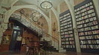 Ruang belajar Han Se Joo dirancang menyerupai perpustakaan antik. Desainnya terlihat vintage dan dibuat seperti tahun 1930an. Tempat ini cocok untuk seorang penggemar buku! Foto: Soompi
