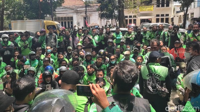 Demo ojol di Bandung.