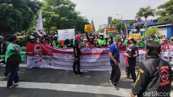 demo ojol surabaya