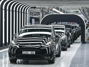 Jadi Orang Indonesia Pertama di Pabrik Tesla Jerman, Apa yang Dikerjakan Kevin?