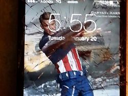 Kreatif! Layar Ponsel Retak Disulap Jadi Kece Lagi