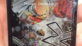 Lagi-lagi Saitama memecahkan layar ponsel. Foto: Boredpanda