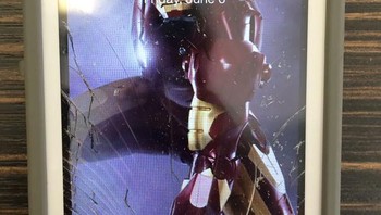 Iron Man mengeluarkan kekuatannya. Foto: Boredpanda